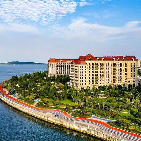 Готель Crowne Plaza Qingdaoorientalmoviemetropolis By Ihg Екстер'єр фото