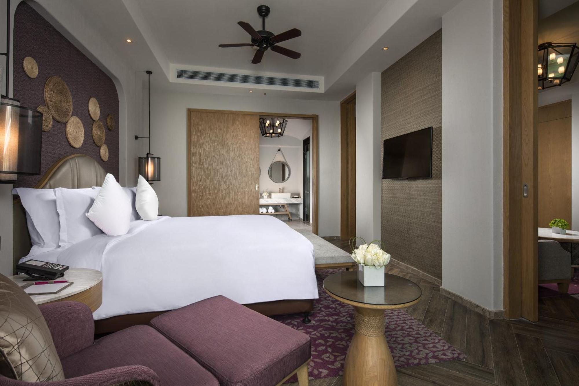 Готель Crowne Plaza Qingdaoorientalmoviemetropolis By Ihg Екстер'єр фото