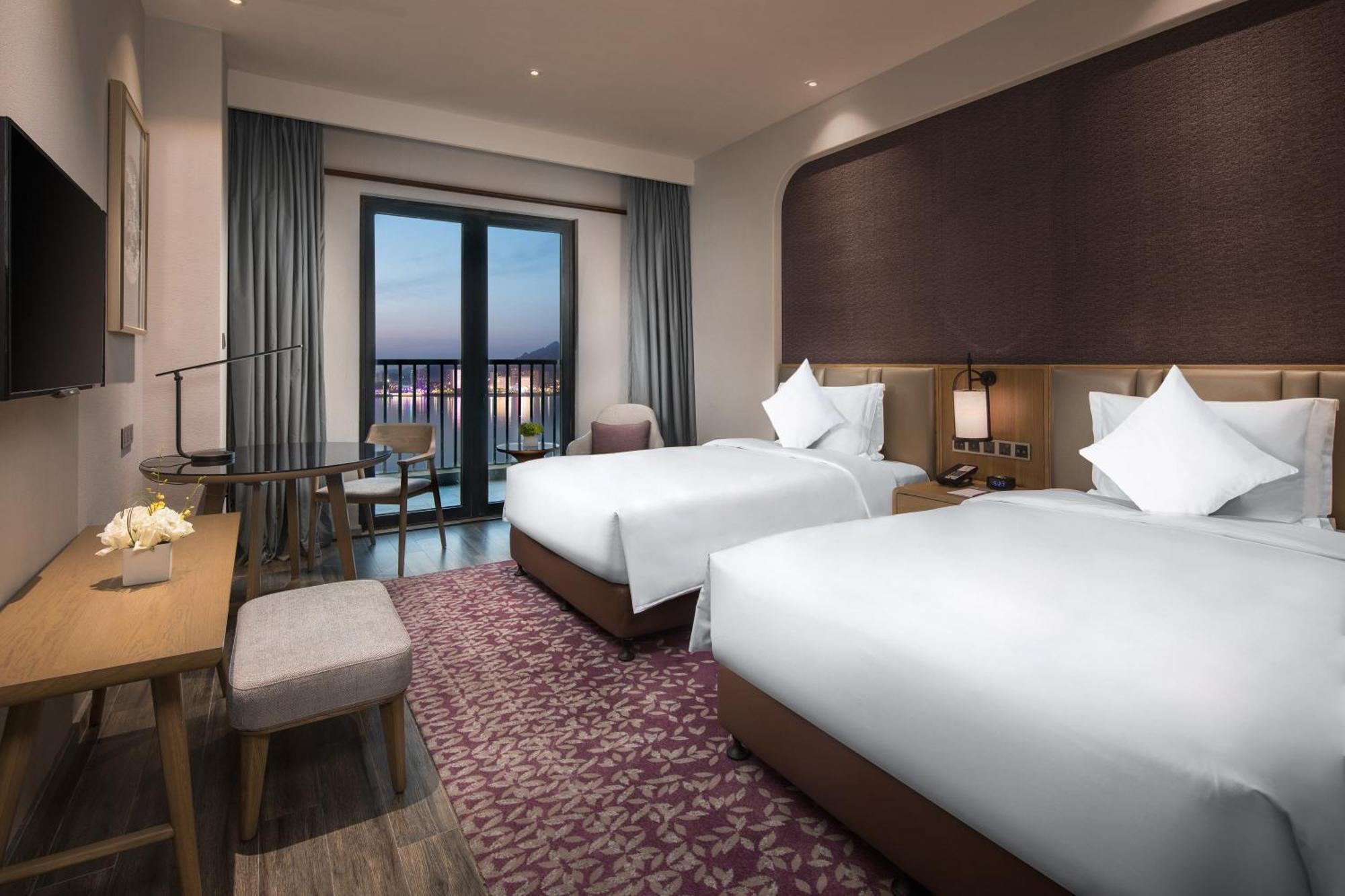 Готель Crowne Plaza Qingdaoorientalmoviemetropolis By Ihg Екстер'єр фото