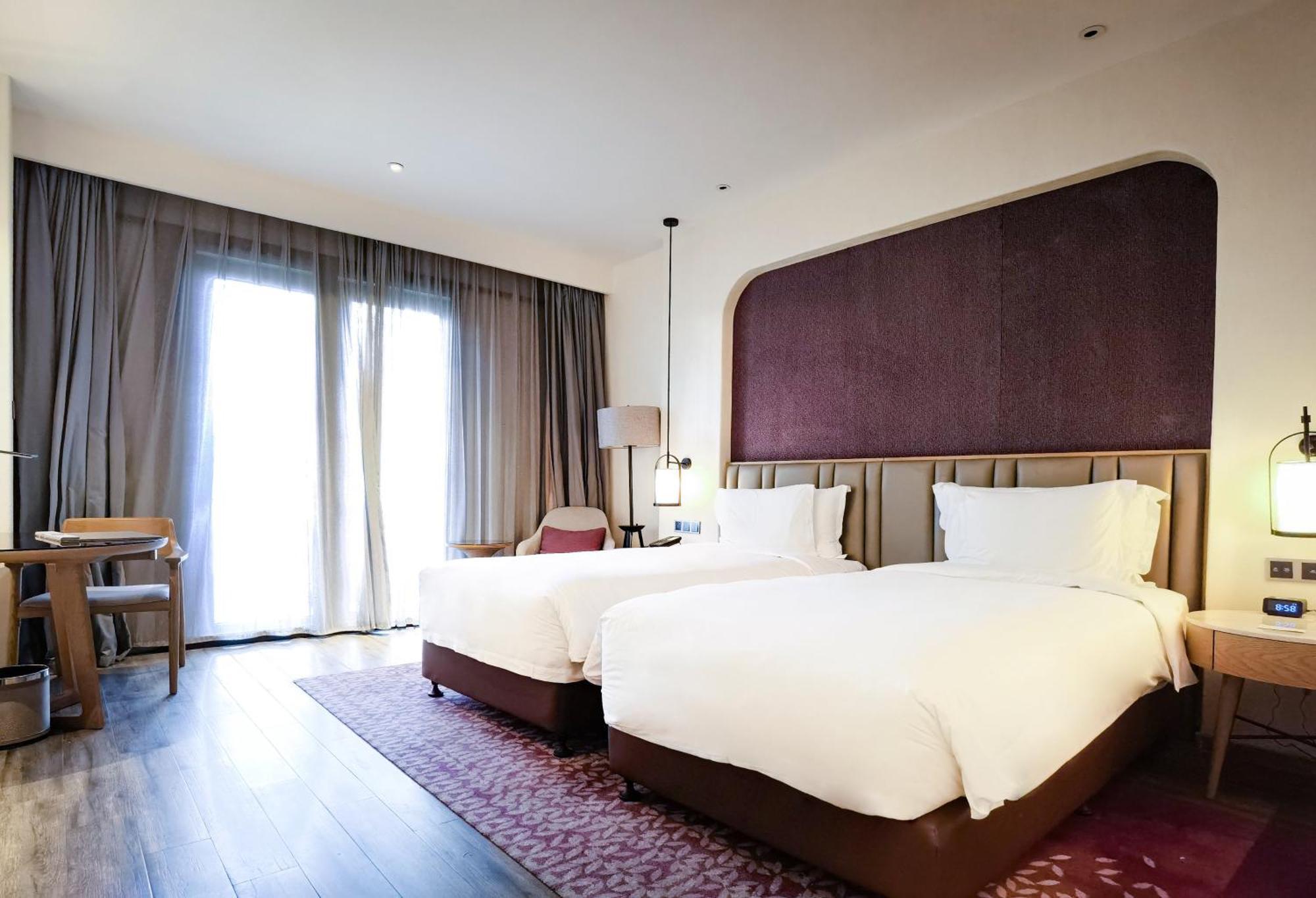 Готель Crowne Plaza Qingdaoorientalmoviemetropolis By Ihg Екстер'єр фото