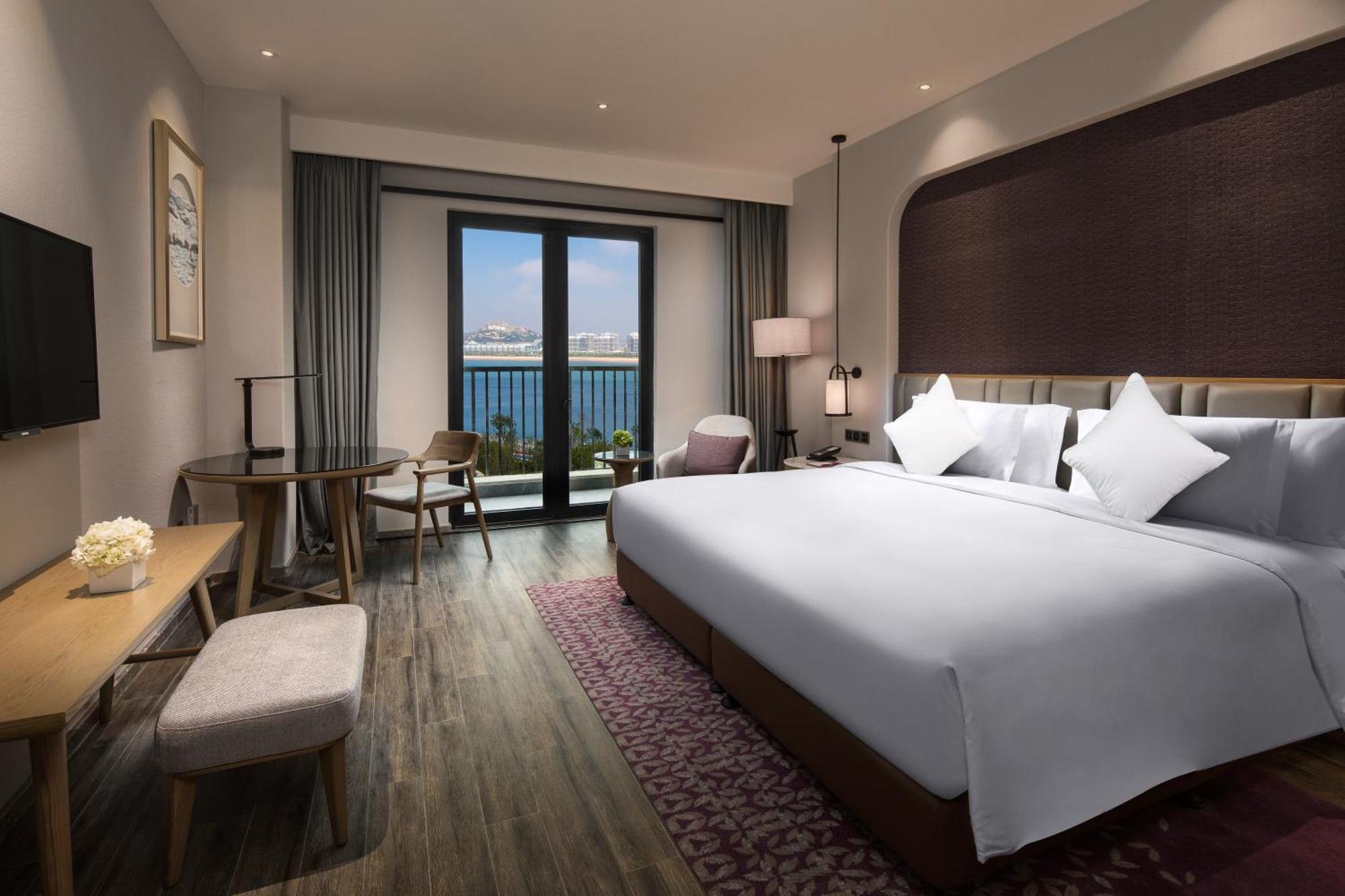 Готель Crowne Plaza Qingdaoorientalmoviemetropolis By Ihg Екстер'єр фото