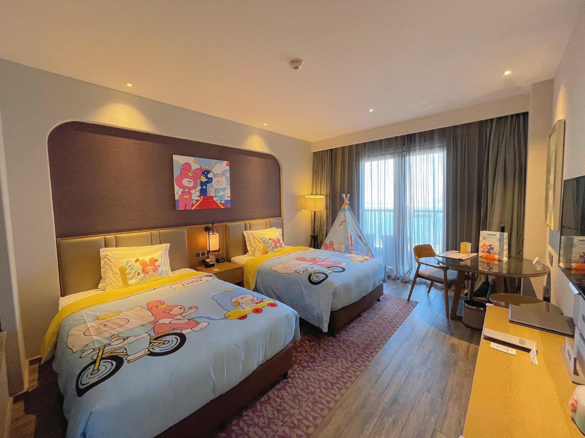 Готель Crowne Plaza Qingdaoorientalmoviemetropolis By Ihg Екстер'єр фото
