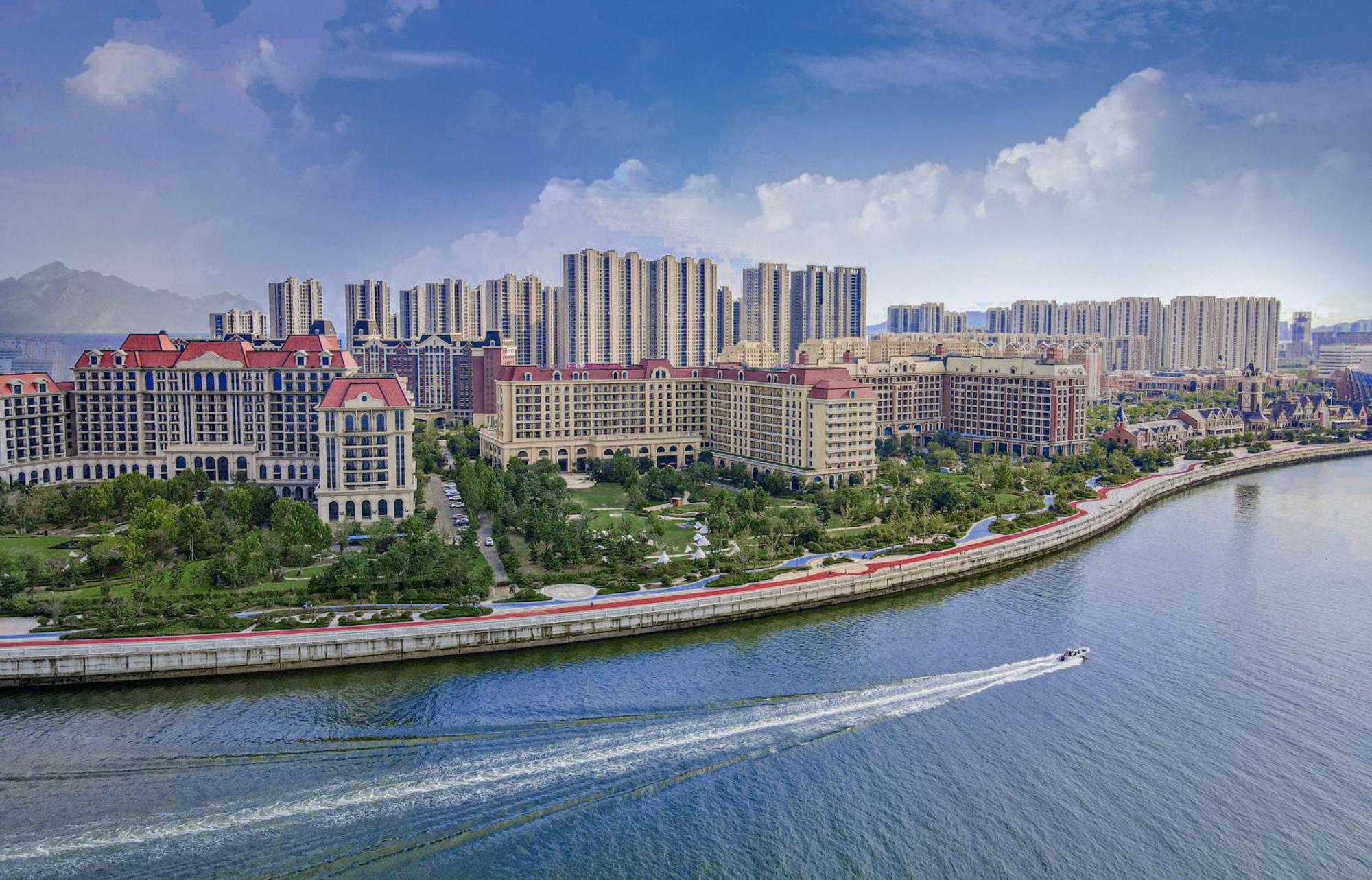 Готель Crowne Plaza Qingdaoorientalmoviemetropolis By Ihg Екстер'єр фото