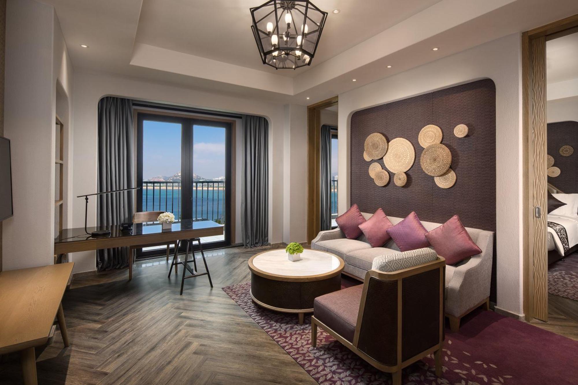 Готель Crowne Plaza Qingdaoorientalmoviemetropolis By Ihg Екстер'єр фото