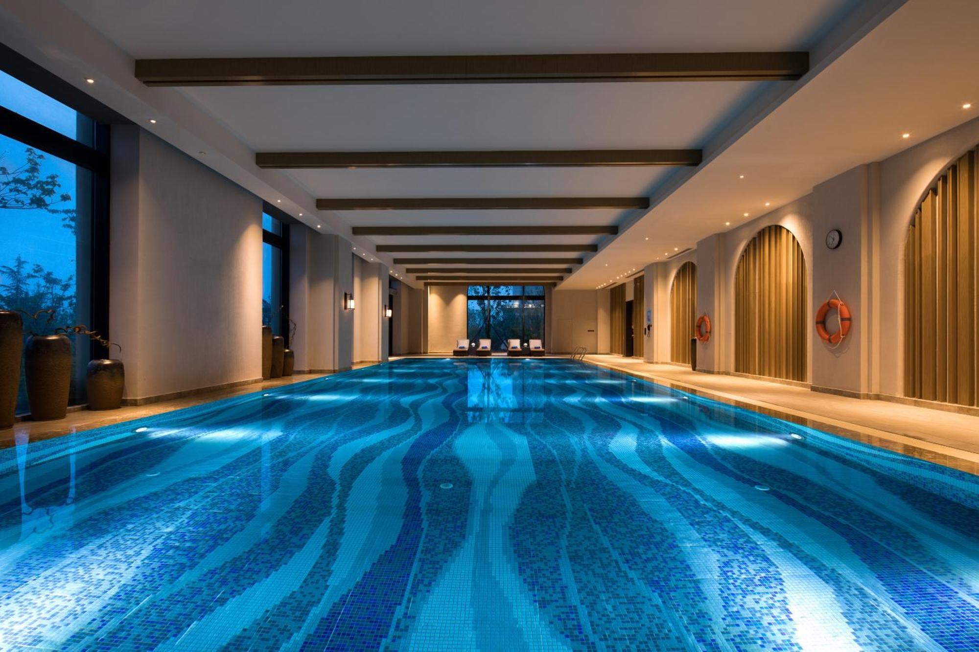 Готель Crowne Plaza Qingdaoorientalmoviemetropolis By Ihg Екстер'єр фото