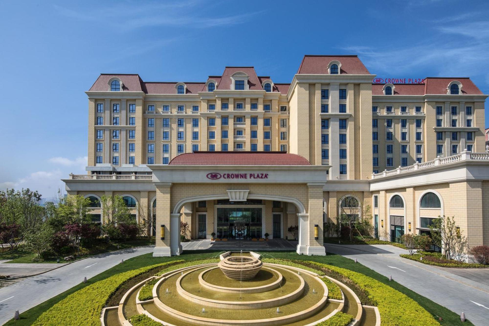 Готель Crowne Plaza Qingdaoorientalmoviemetropolis By Ihg Екстер'єр фото
