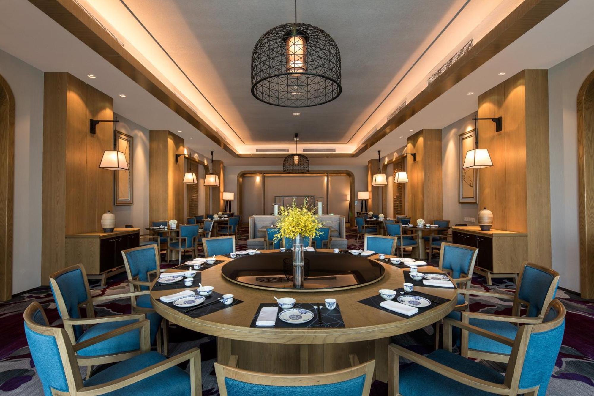 Готель Crowne Plaza Qingdaoorientalmoviemetropolis By Ihg Екстер'єр фото