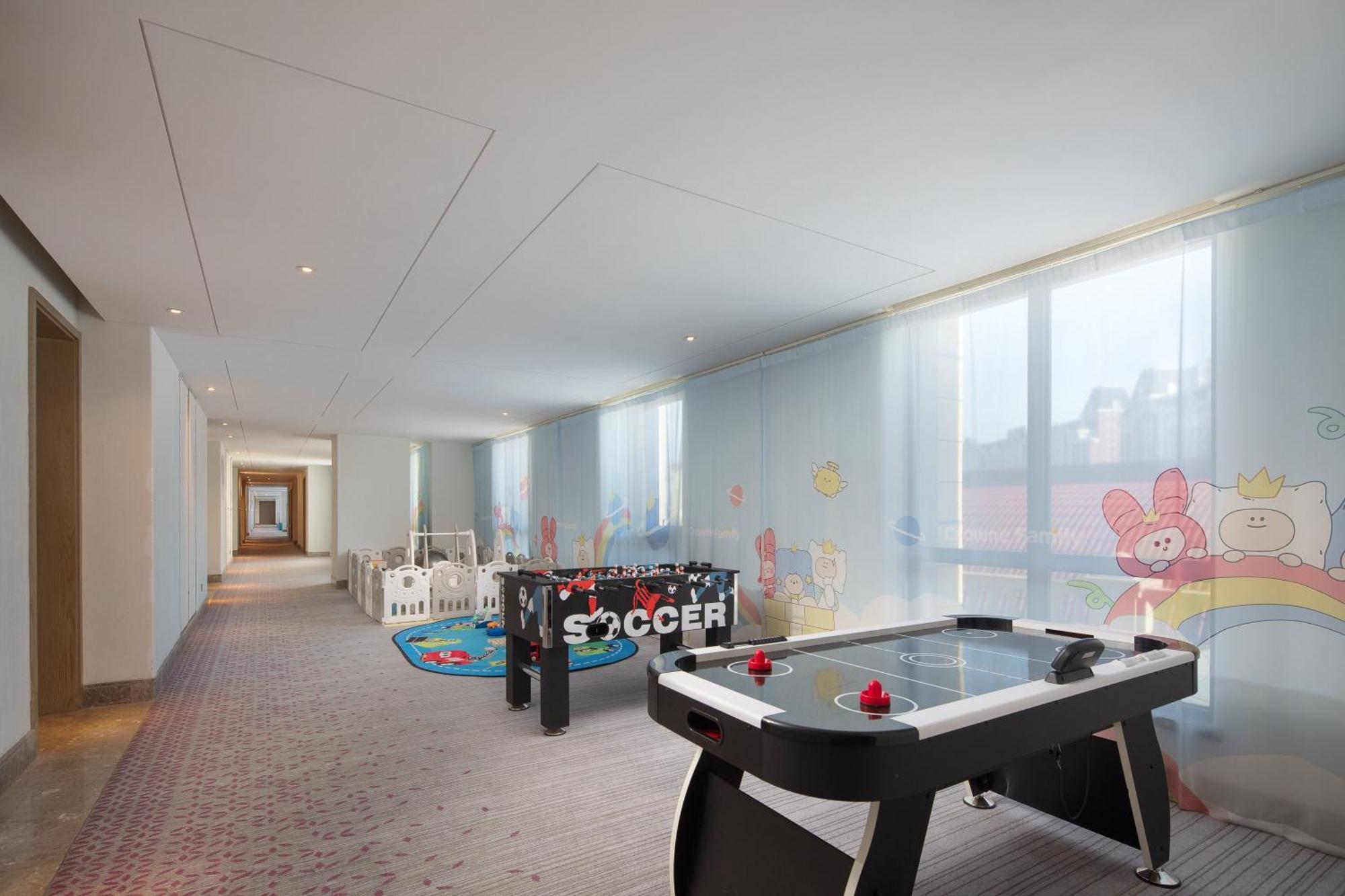 Готель Crowne Plaza Qingdaoorientalmoviemetropolis By Ihg Екстер'єр фото
